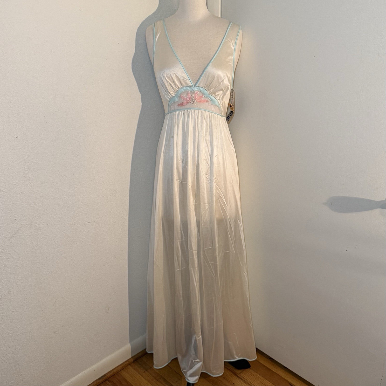 NWT 80’s VTG LORRAINE Ivory Satin Nylon Floral Applique Nightgown Full Slip Sm