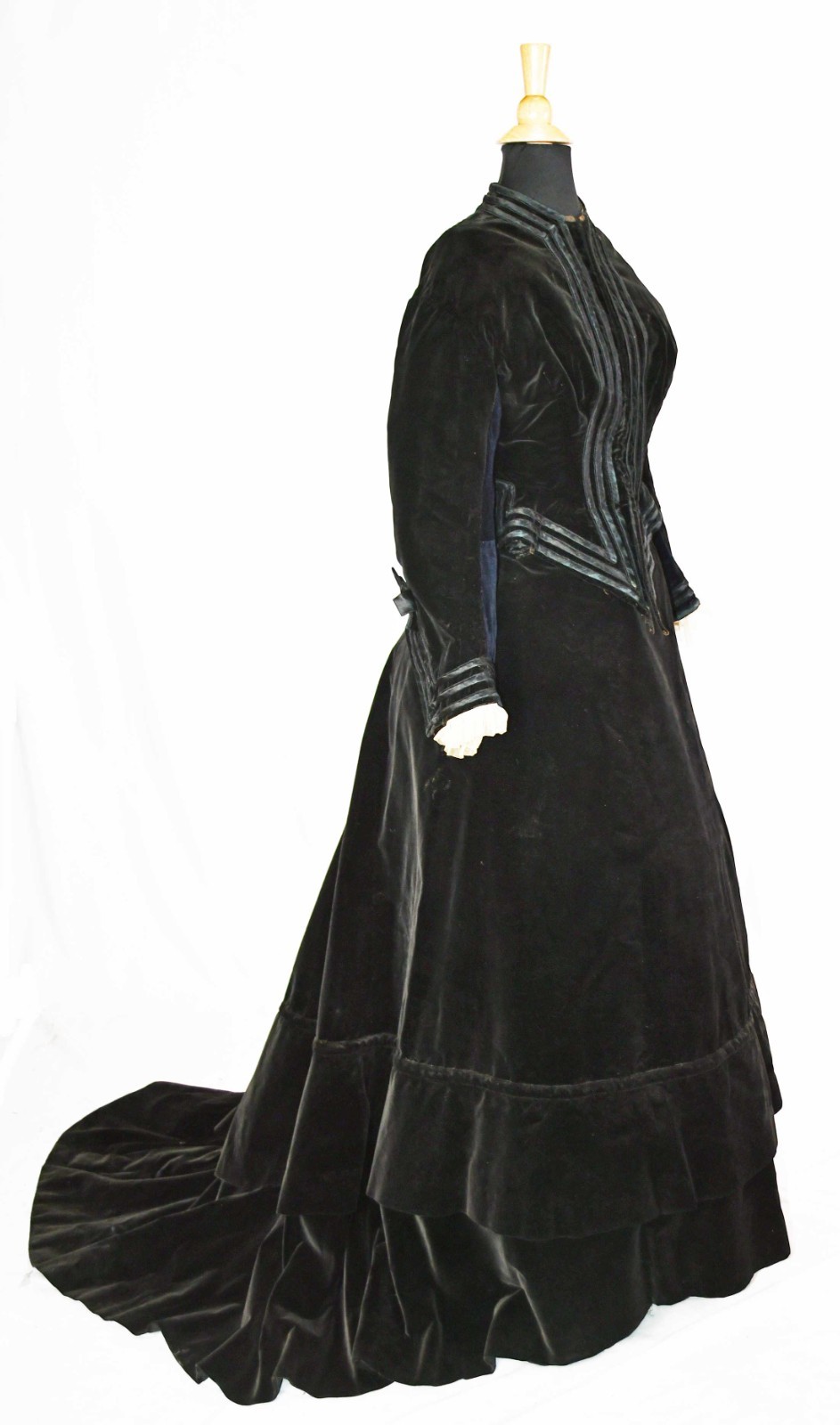 VICTORIAN TRAINED VISITING DRESS, 3 PC VELVET OUTFIT, 1880s, MUSEUM DEACCESSION