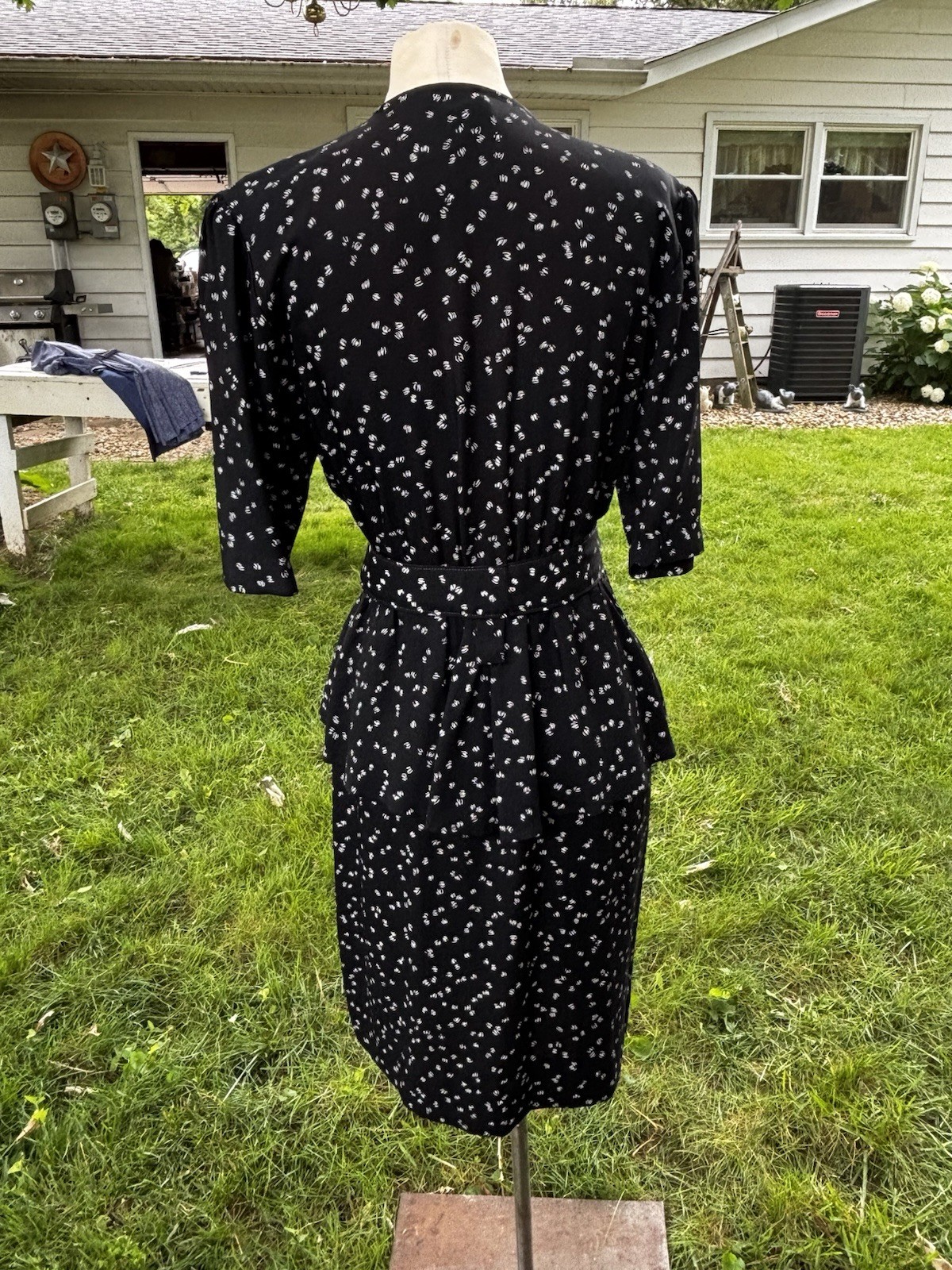 VTG Black Dress OOPS CALIFORNIA 80s does 40s Peplum Belt Sz 7/8 36x28x36″