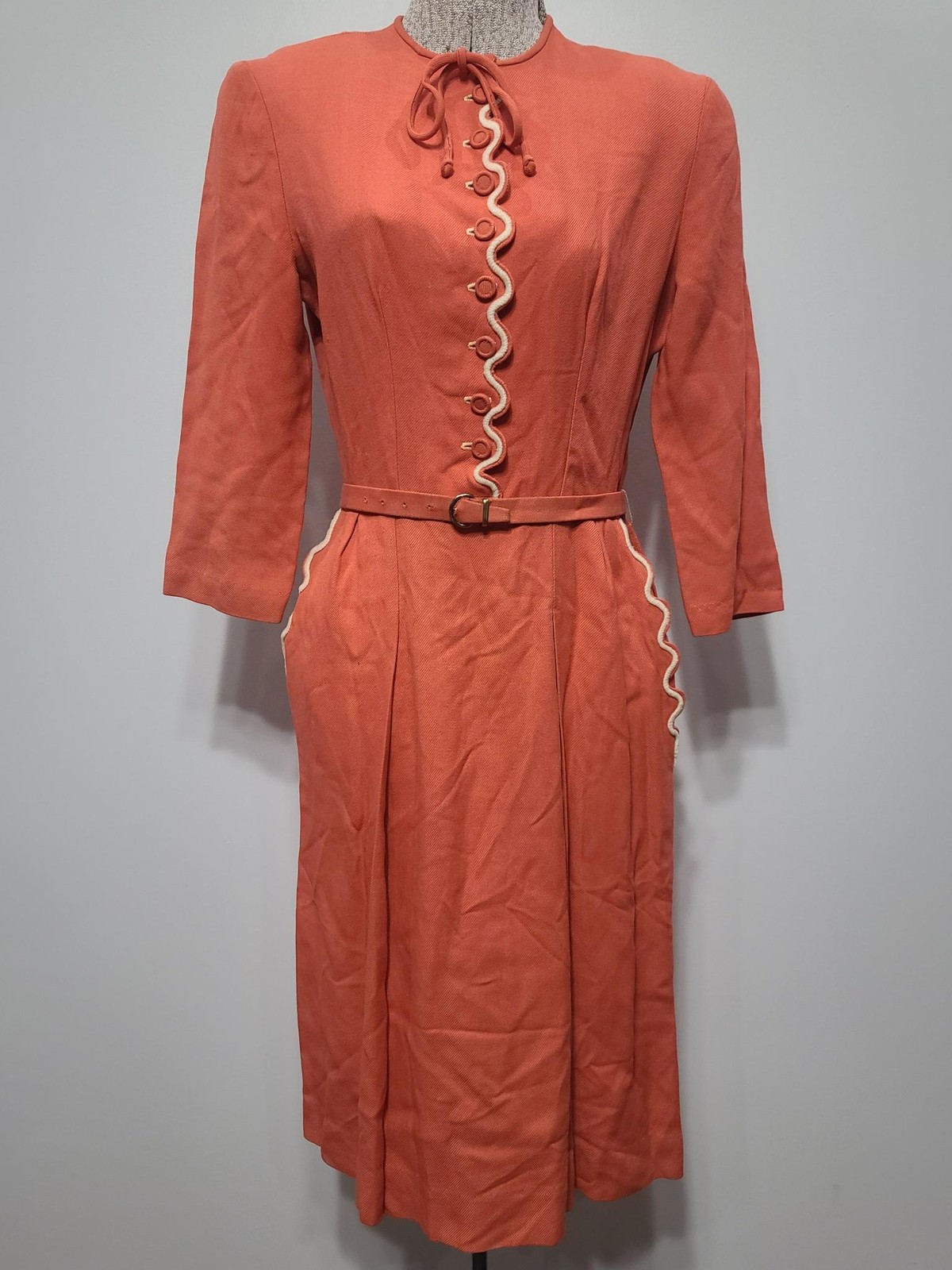 Vintage 1930s 1940s Coral Colored Dress Scalloped Trim Pink Orange (B-36″ W-26″)