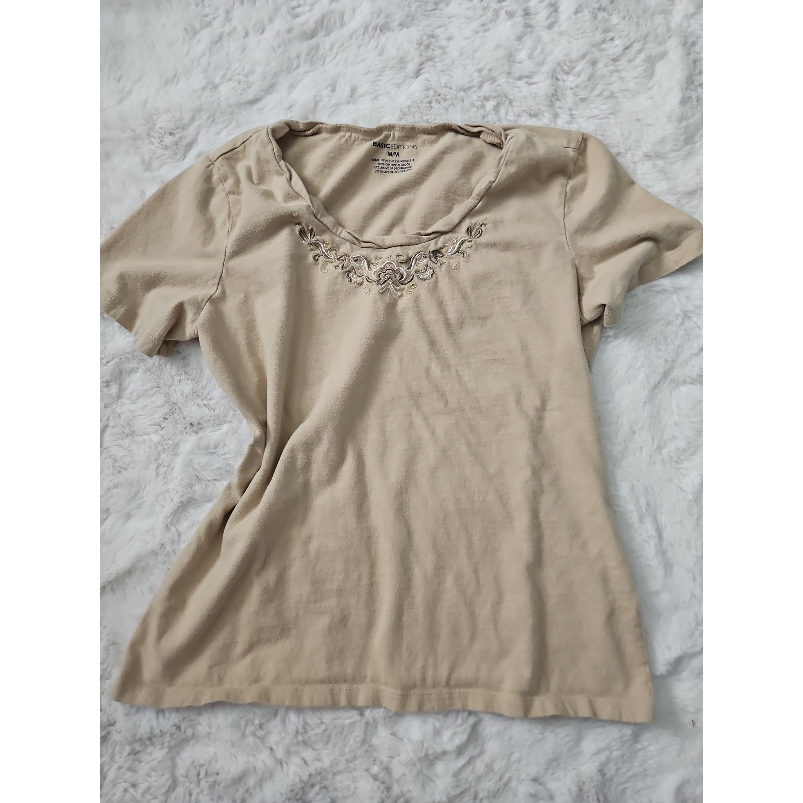 Vintage Basic Editions Tan Embroidered T-Shirt Medium 100% Cotton Scoop Neck