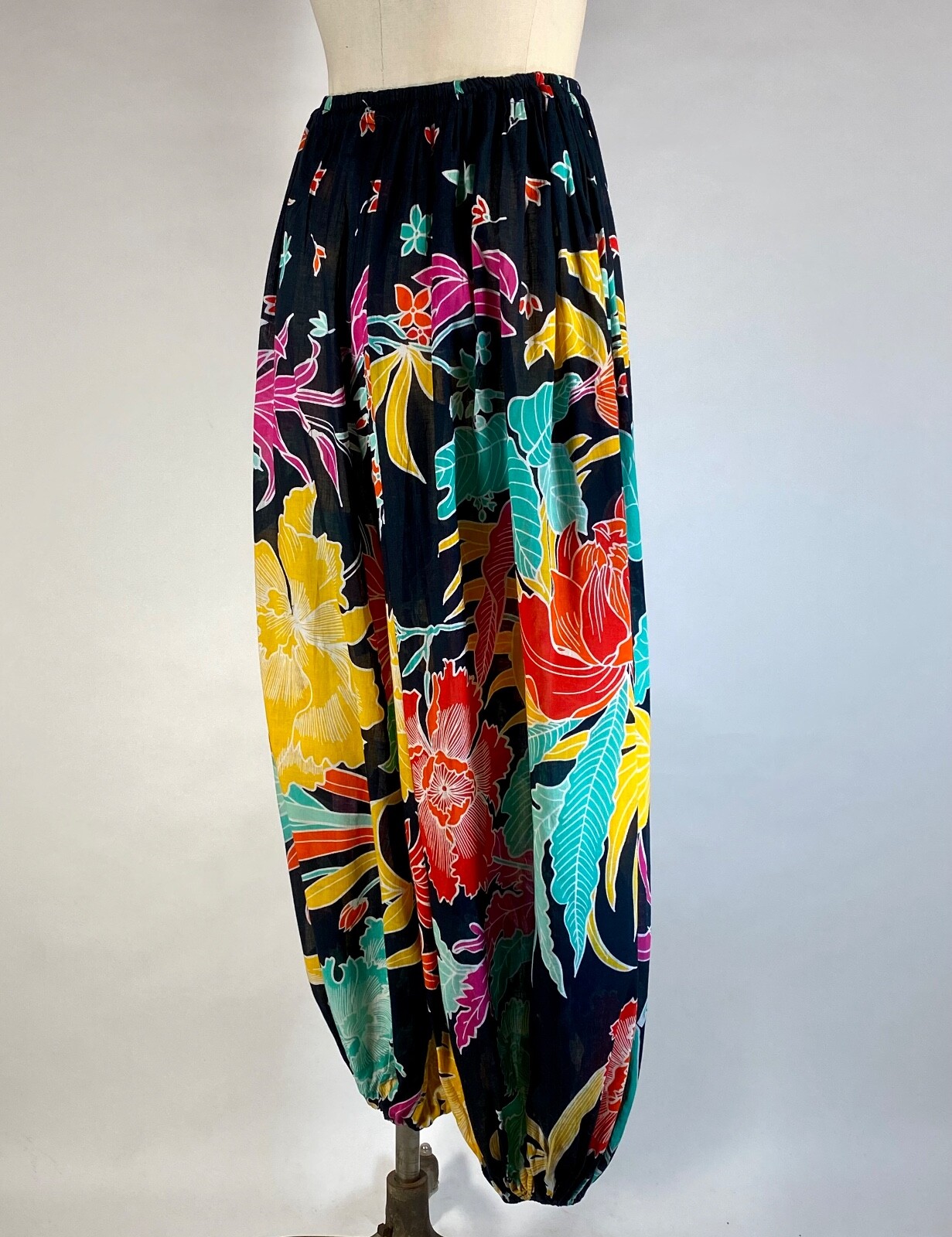 Vintage 1950’s lt wt cotton jungle print harem pants MOLLIE PARNIS / LIZ ARDEN L