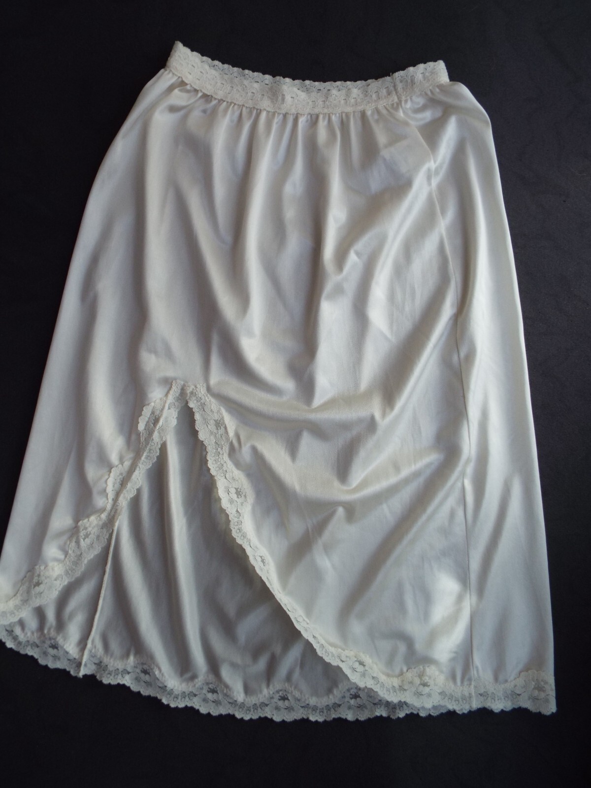Sears White Half the doesn’t slip slip Medium 24 inch length Pre-owned