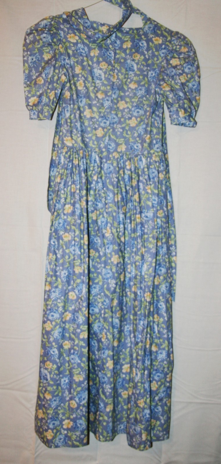 Laura Ashley VINTAGE 1982 dress size 8 blue floral back zipper