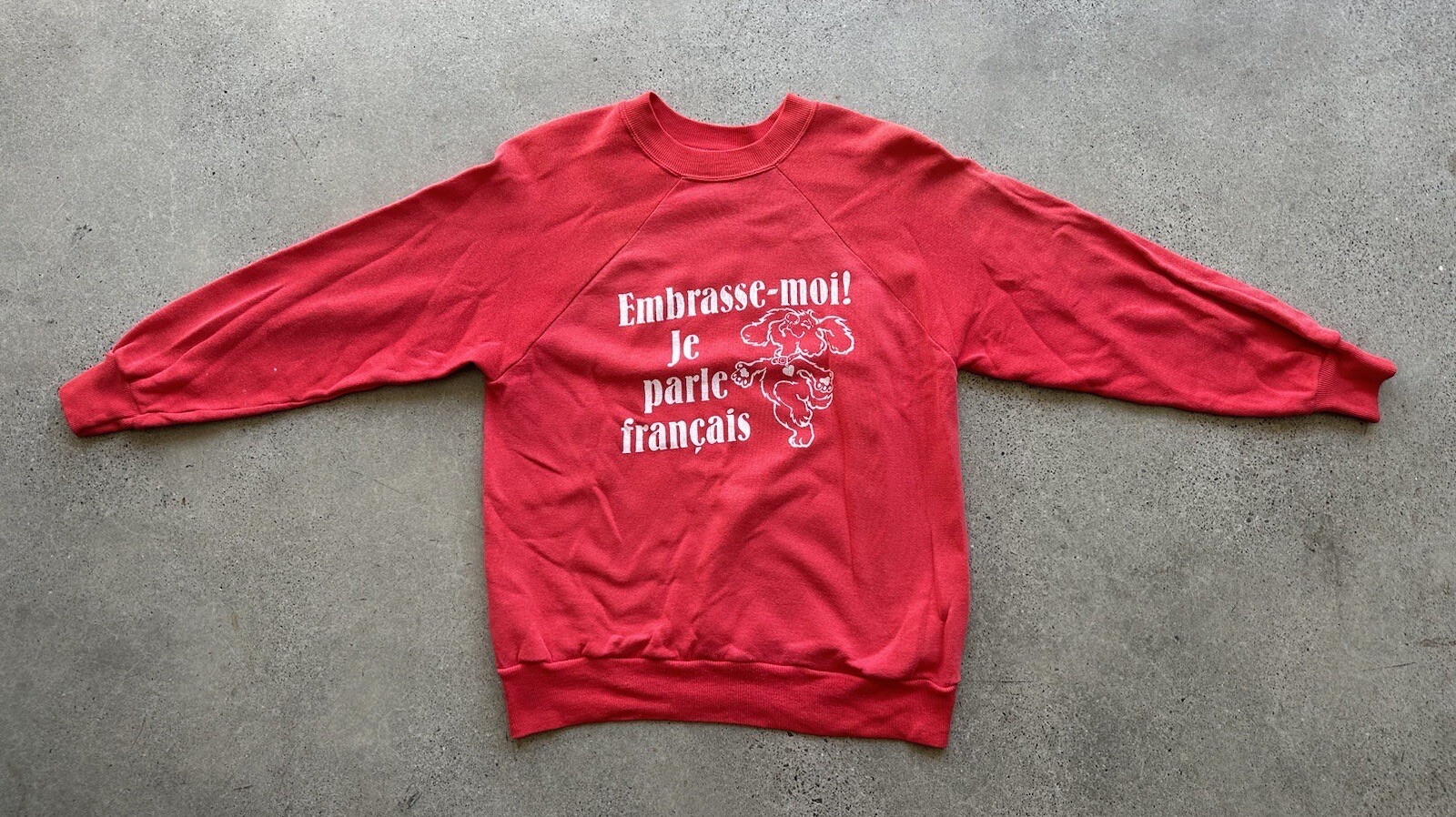 Vintage Embrasse-moi! Je Parle Francais / Kiss Me! I Speak French Red Sweater