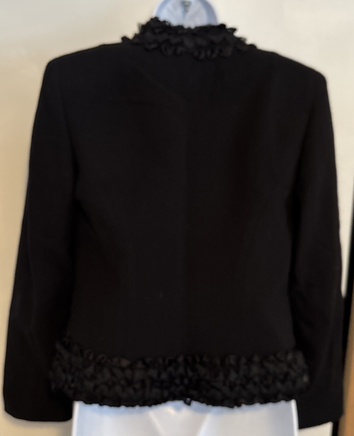 Vintage 100% Wool Noviello Bloom Blazer Black jacket sz 4 Red Lining Ruffle
