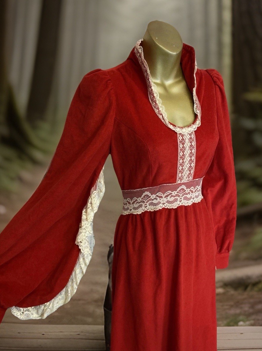 Vtg 1970’s Red House Dress Lace Trim Sz 11 Haunting Whimsy Goth Vampira Romantic