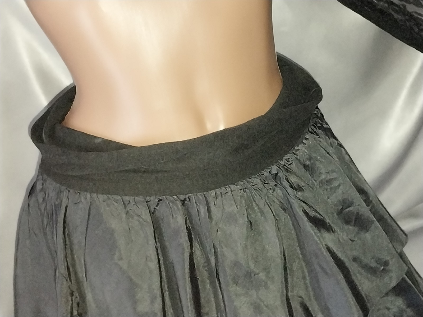 VTG SATIN NEESH D.A.R SATIN SHINY TENCEL ACETATE RUFFLES STACKS LAYERS SKIRT