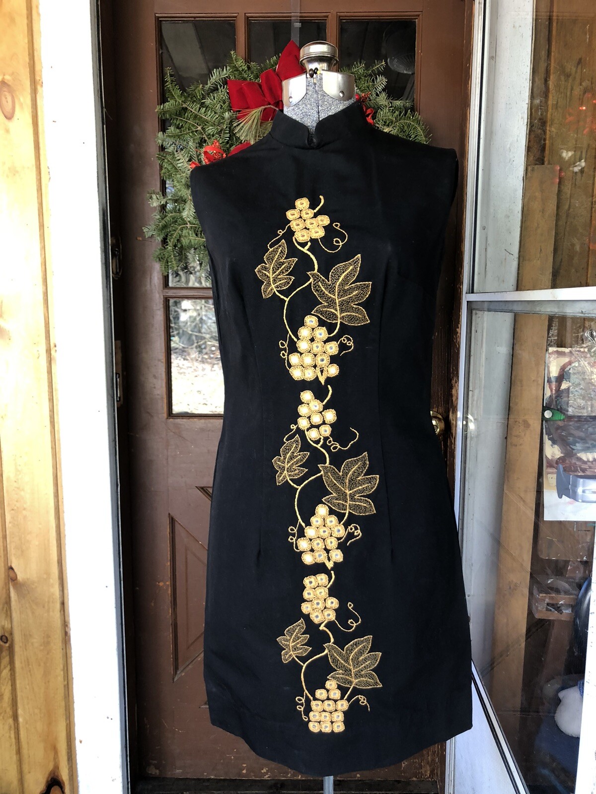 Vintage 1960’s Black And Gold Design Curvy Cocktail Dress 36-30-36