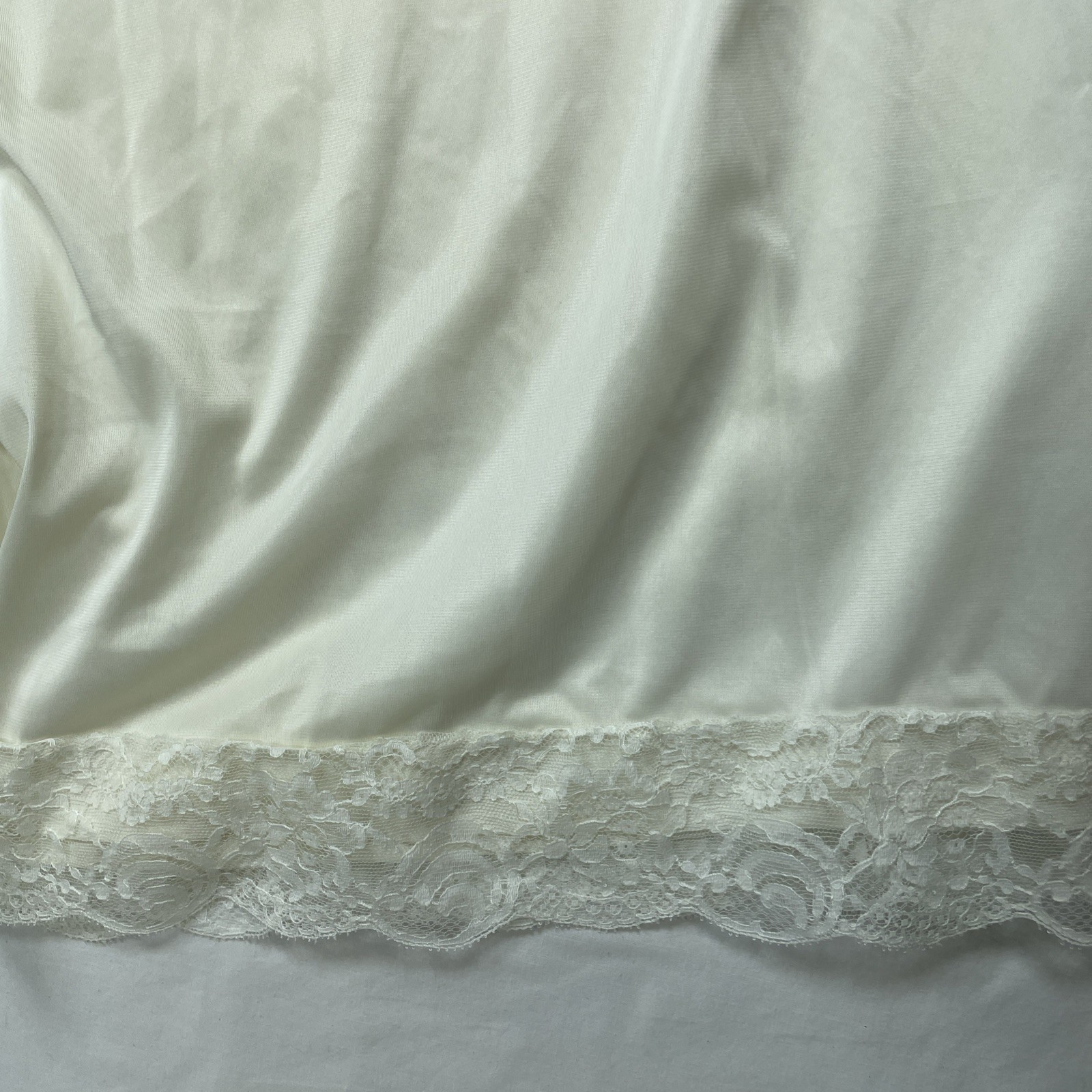 Vintage Intimates Lane Bryant Half Slip 1X Ivory 32″ Long Nylon Lace 13″ Slit