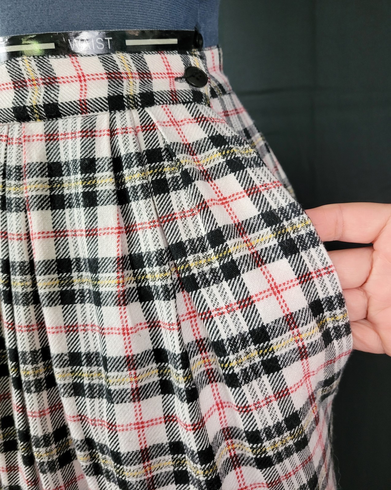 Vintage Marshall Fields Red/Black/White Plaid Skirt w Pockets Size 6P