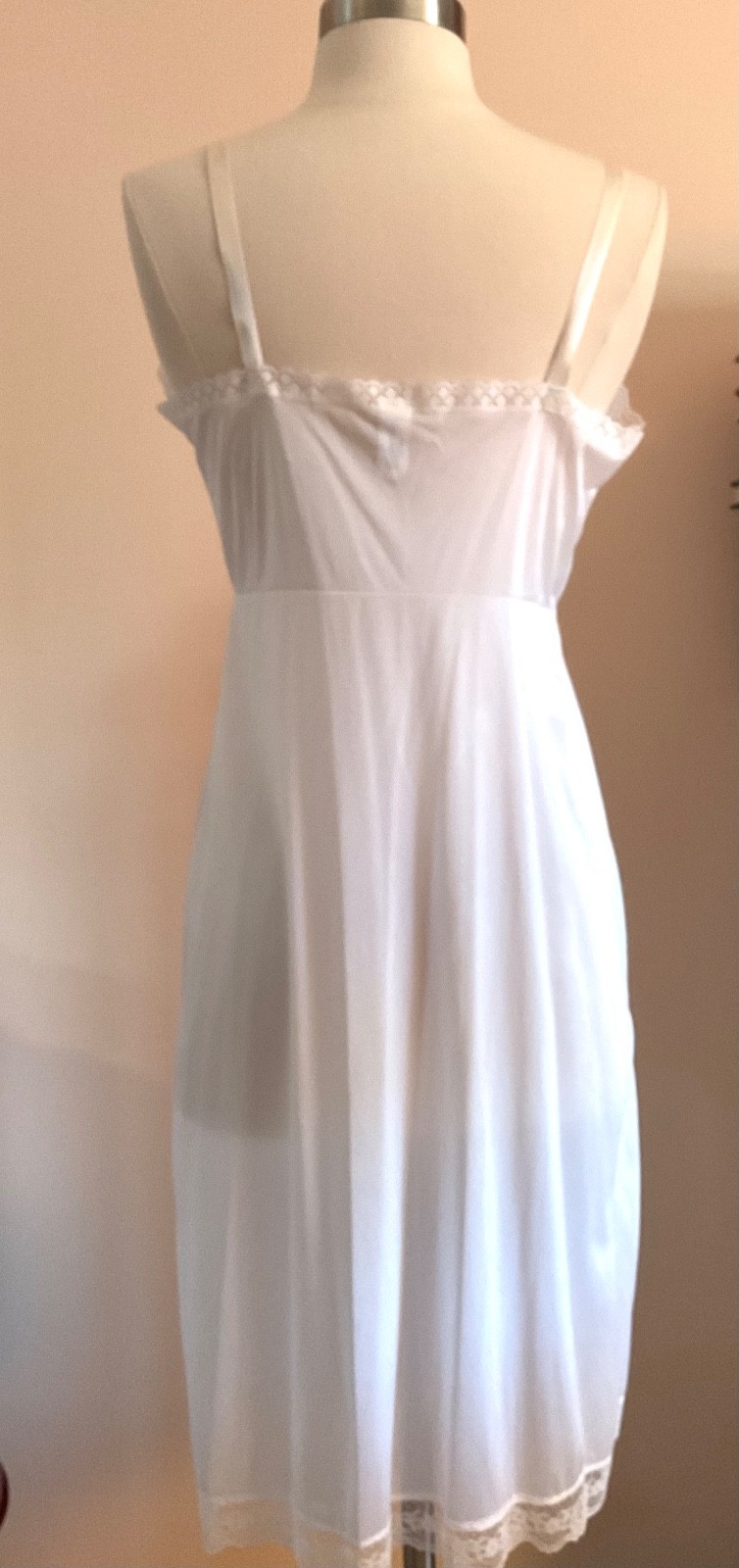 VTG RICHFORM WHITE SZ 34 FULL SLIP 100% NYLON LACE TRIM BODICE & HEM EXC. COND.