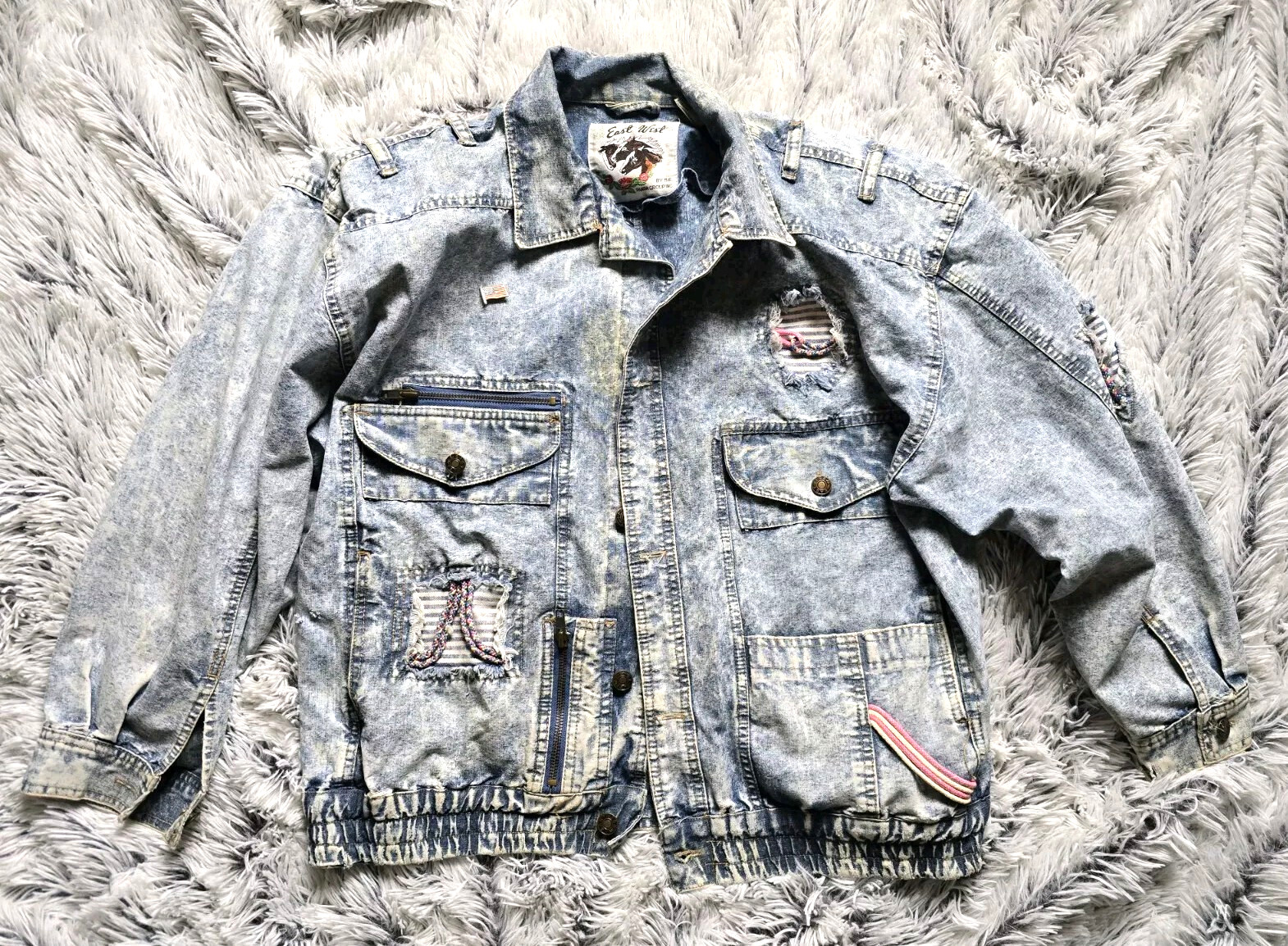 Vintage EAST WEST 90’s Women’s Light Wash Denim Jean Jacket with Shoulder Pads M