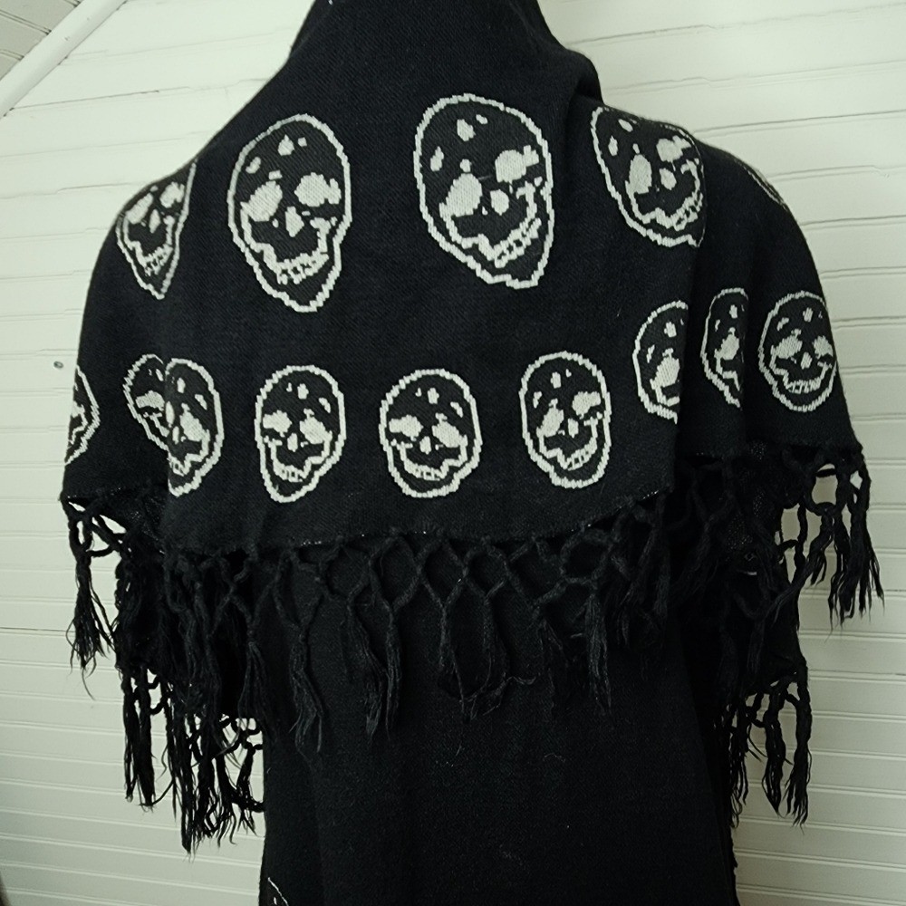 Vintage Y2K Skull Fringe Open Front Knit Vest Shawl Gothic