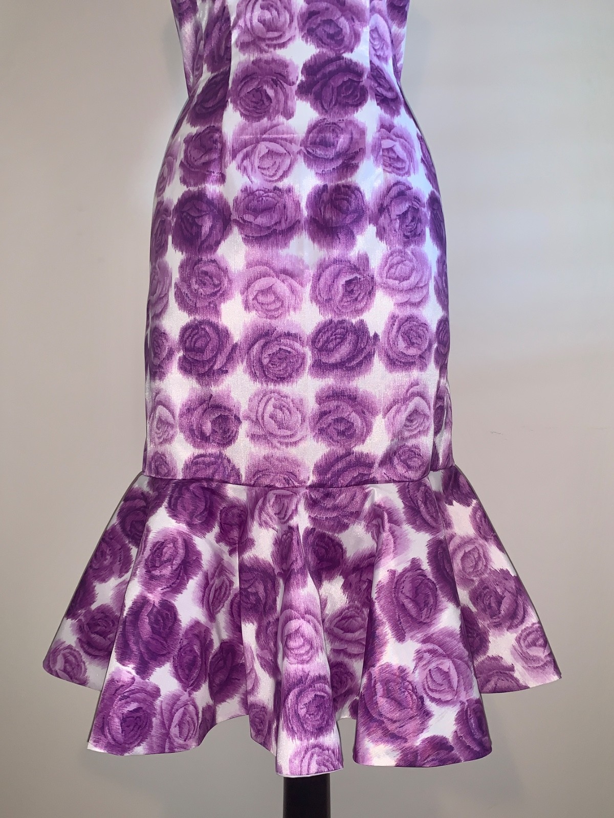 1950s Vintage/Retro Bombshell Wiggle Sheath Silky Party Dress w/Mermaid Flounce
