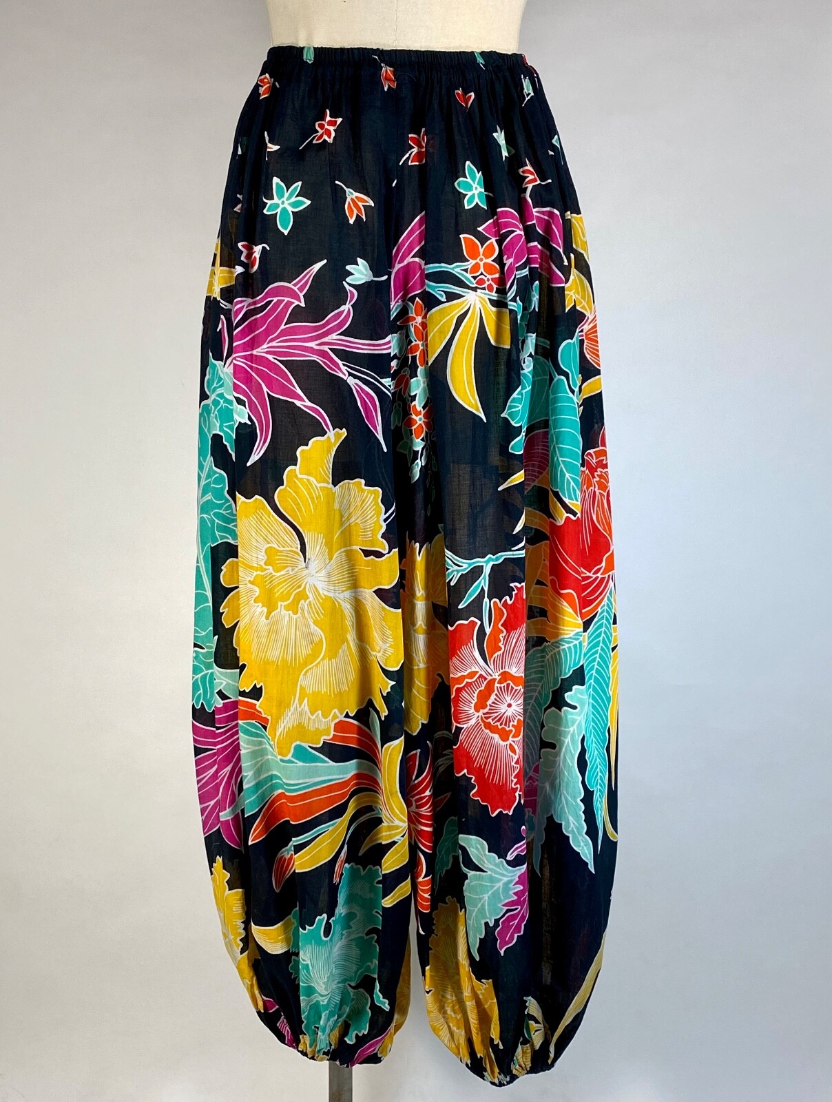 Vintage 1950’s lt wt cotton jungle print harem pants MOLLIE PARNIS / LIZ ARDEN L