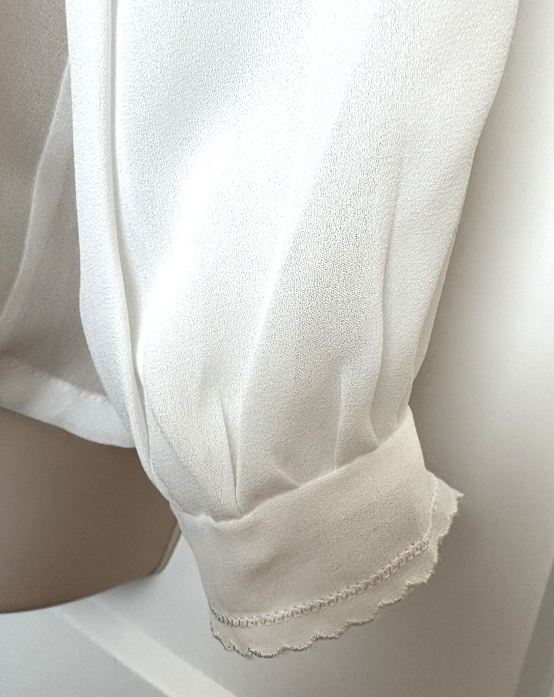 White Blouse Silky Button 9/10 Front Flower Collar & Cuff Vintage Carry Back