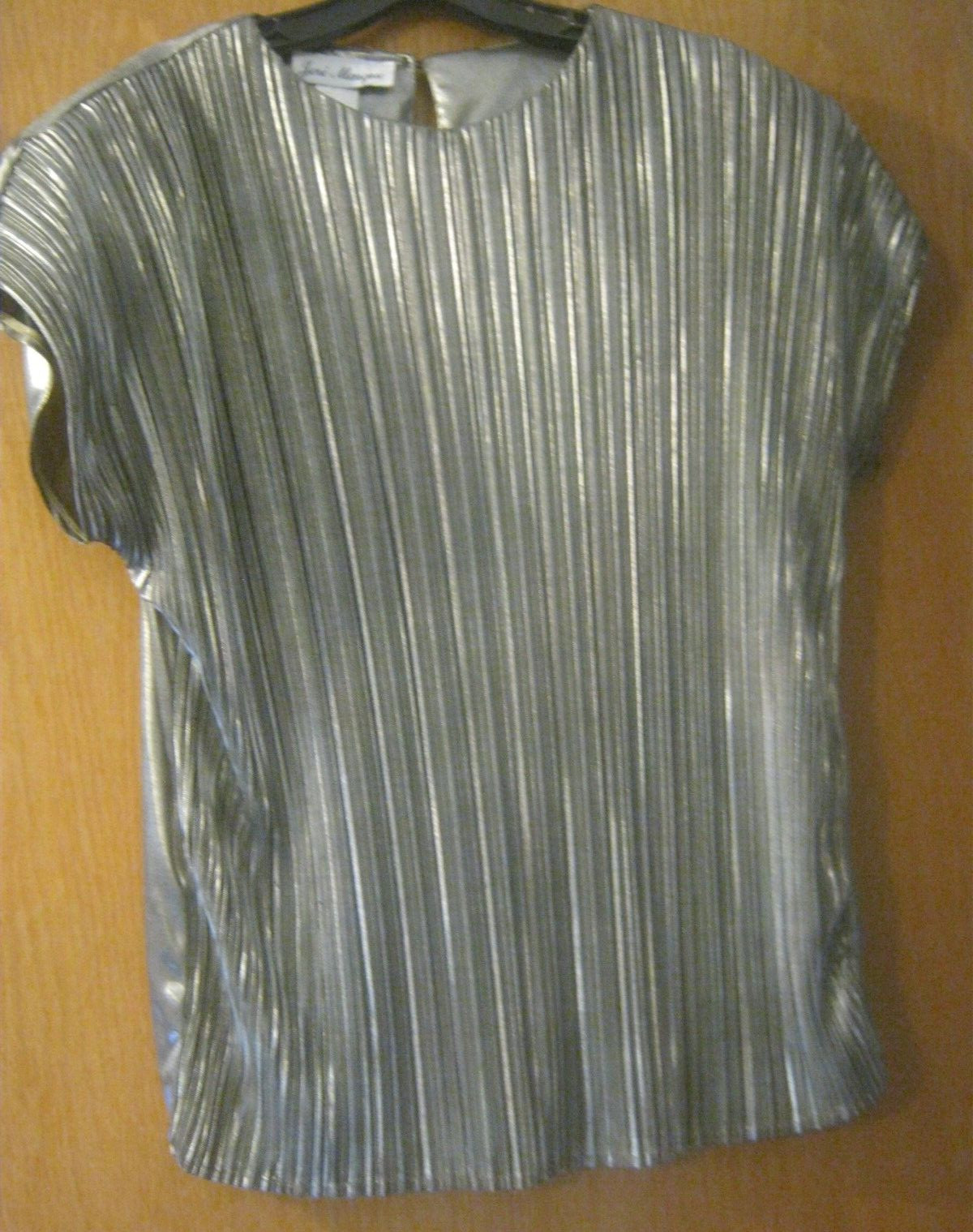 Futuristic! Jeri Marque Metallic Top Size 18W~ Waist / Chest 46″ (Max)