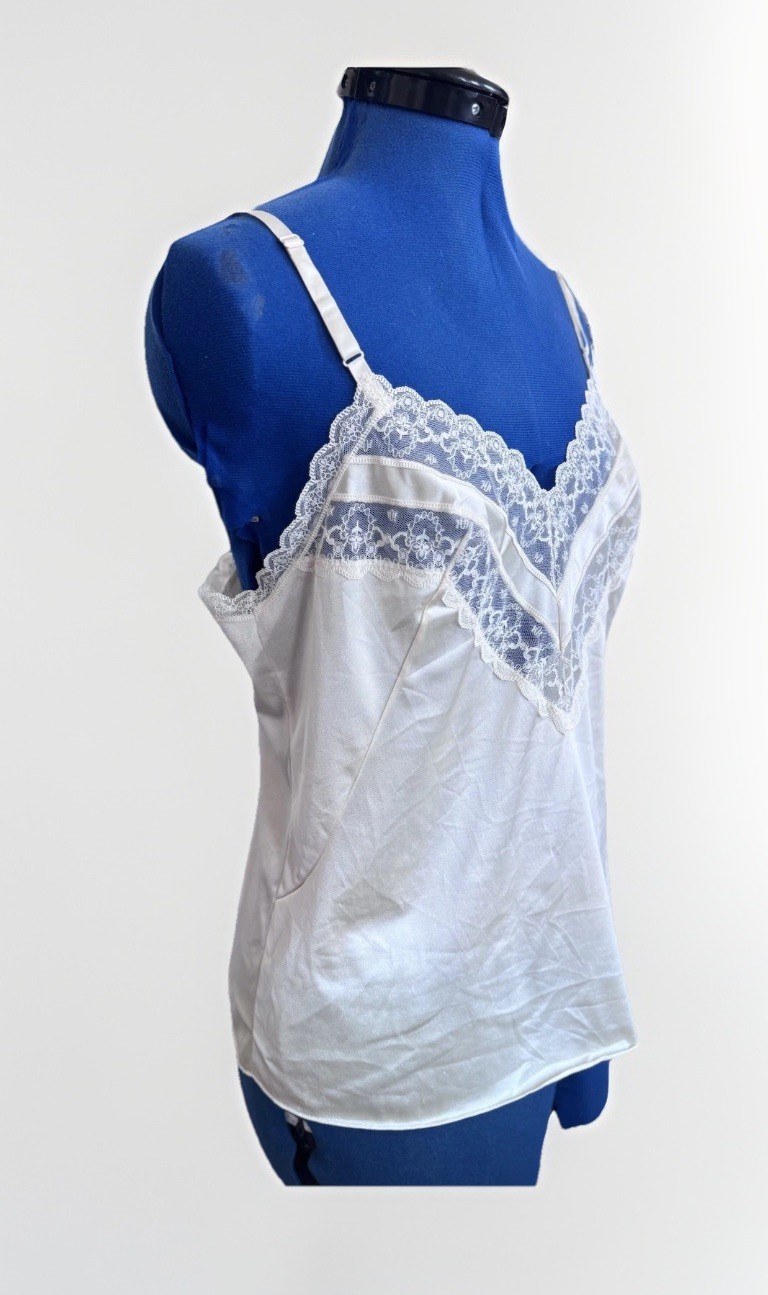 Vintage 70’s Vanity Fair Beige Chevron Lace Cami Camisole Slip Top Size 36 *FLAW