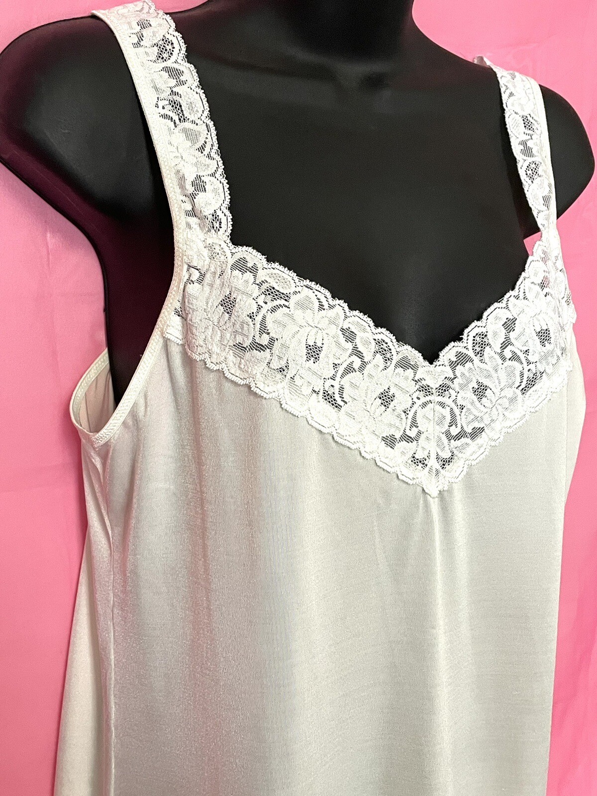 Vintage Vanity Fair White/Ivory Full Slip Sz. 36 18″ Nylon & Spandex Lace Straps