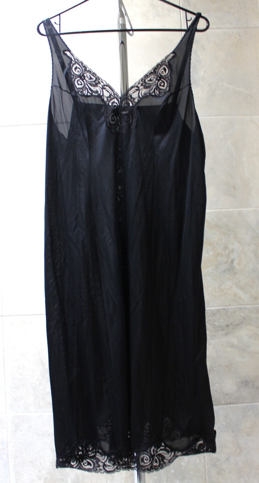 Vtg Bali sz 42 = XL (chest 42″) Black Antron III Nylon Lace Trimmed Full Slip