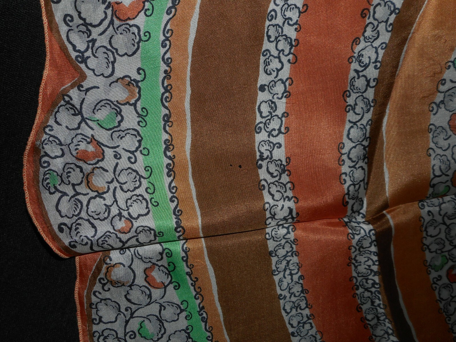 L Silk Knit Top s/s V-neck Dusky Peach Pink Beige & Vtg Round Silk Scarf