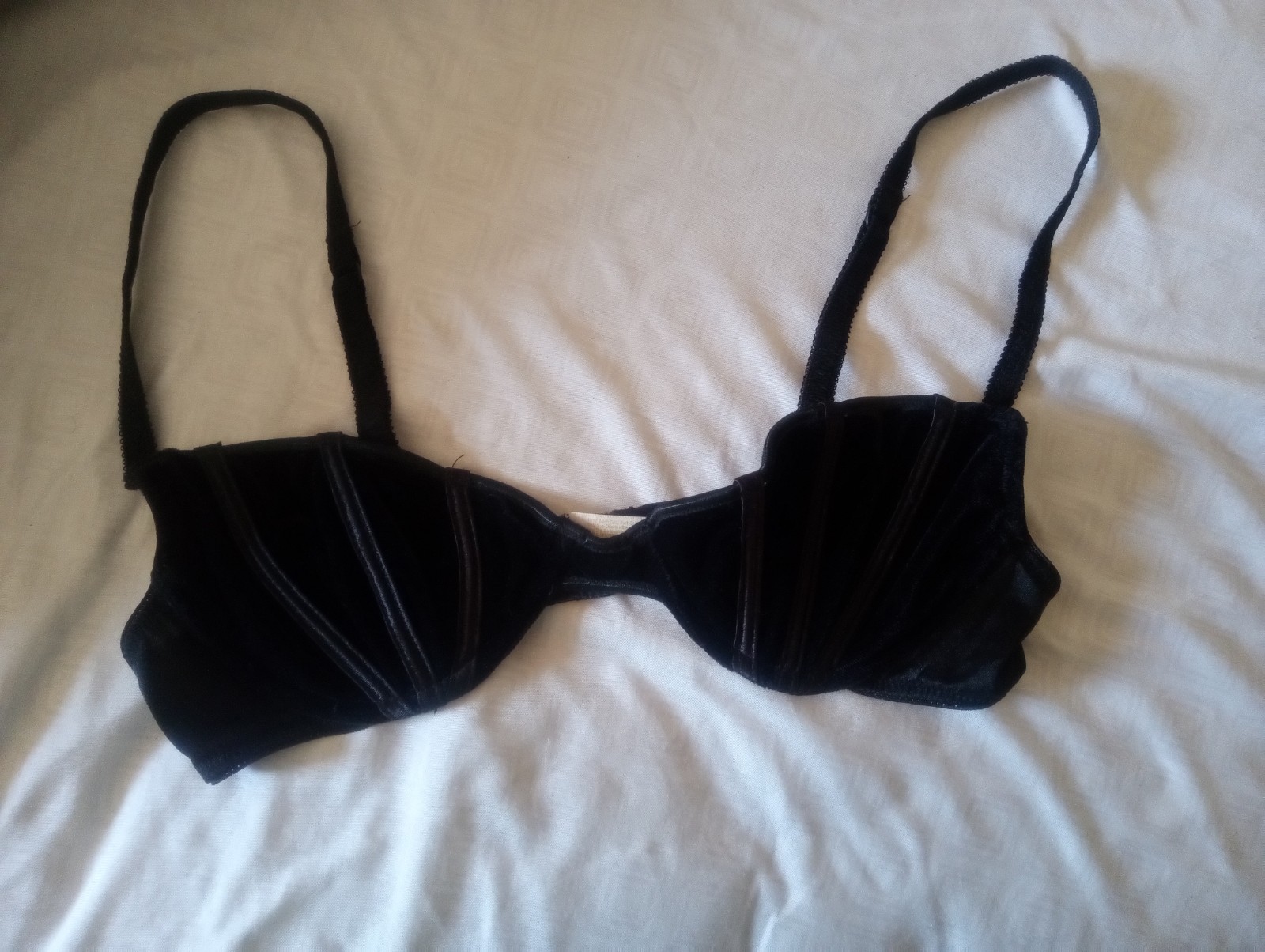 Vintage Victoria’s Secret 90s Black Velvet Bra – Made in USA/ Size 34B