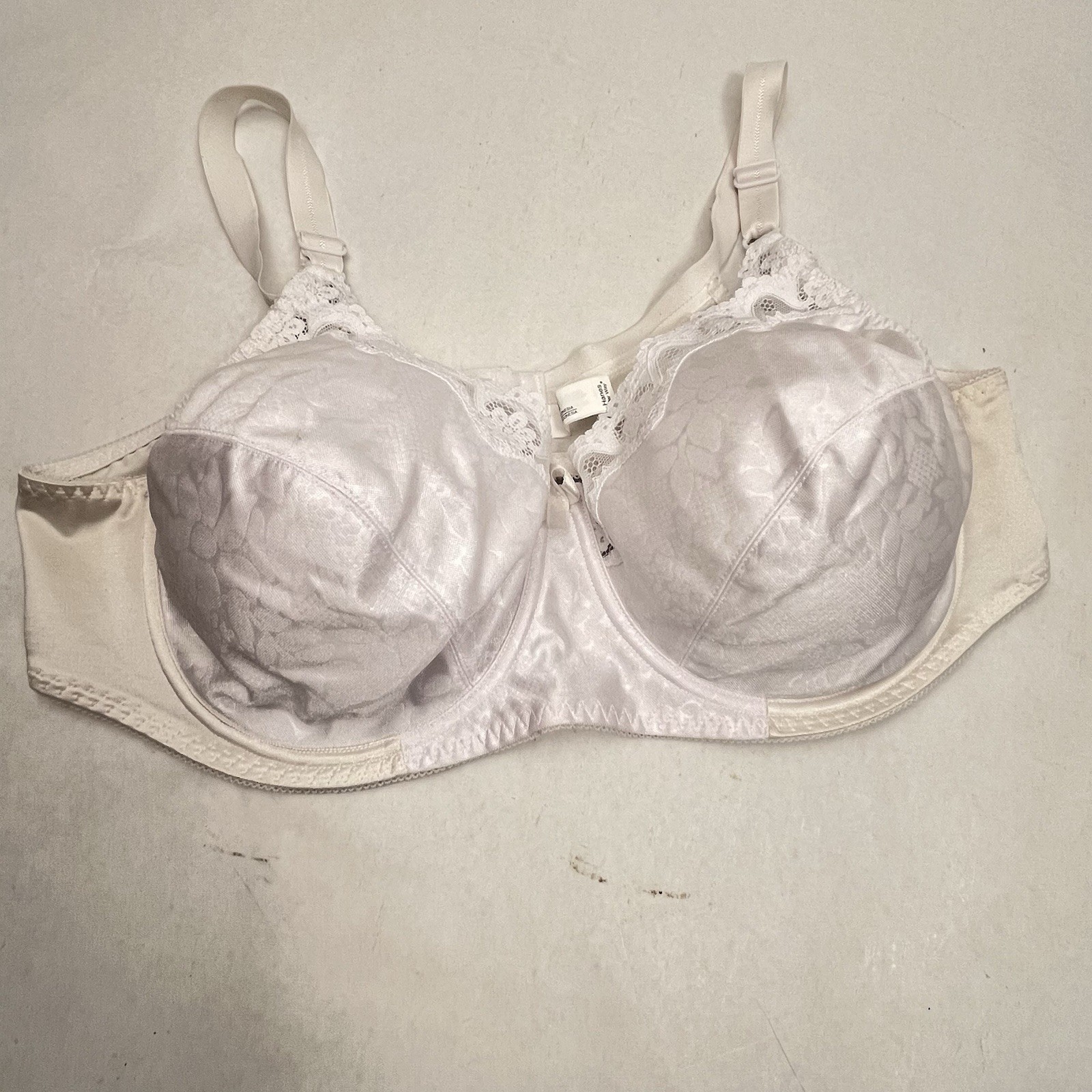 Hanes Her Way Plus Sz White Underwire Bra w/Embossed Floral Fabric/Lace Trim 44C