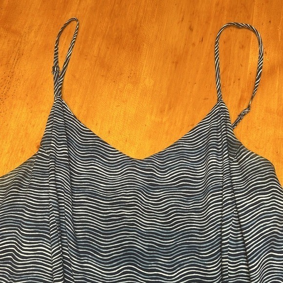Old Navy Boho Coastal Blue White Wavy 90s Y2K Stripe Sundress Smocked Back Midi