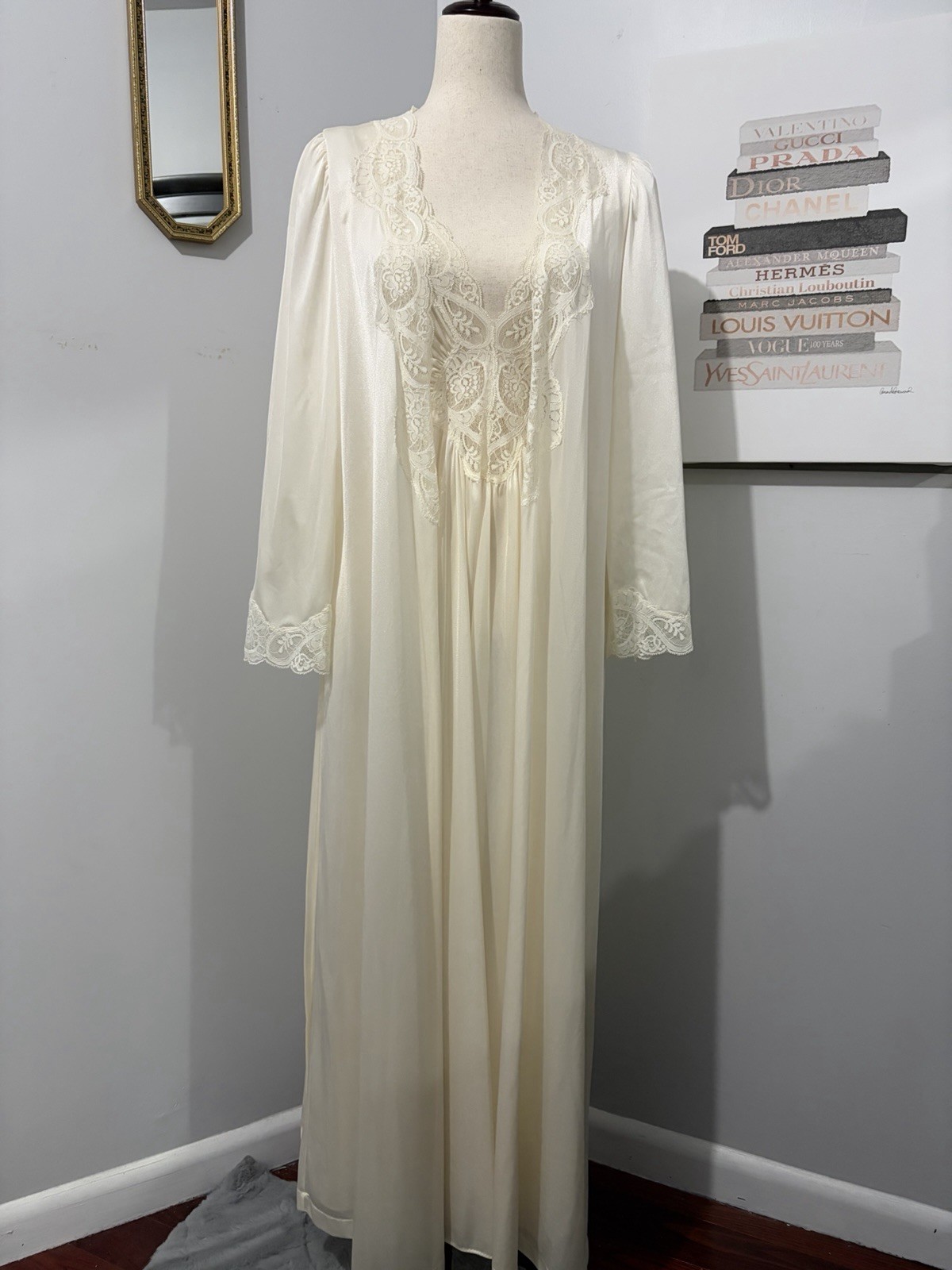 Vintage Olga Ivory Nylon Lace Nightgown Robe Set Regular Size M/L Eveningwear