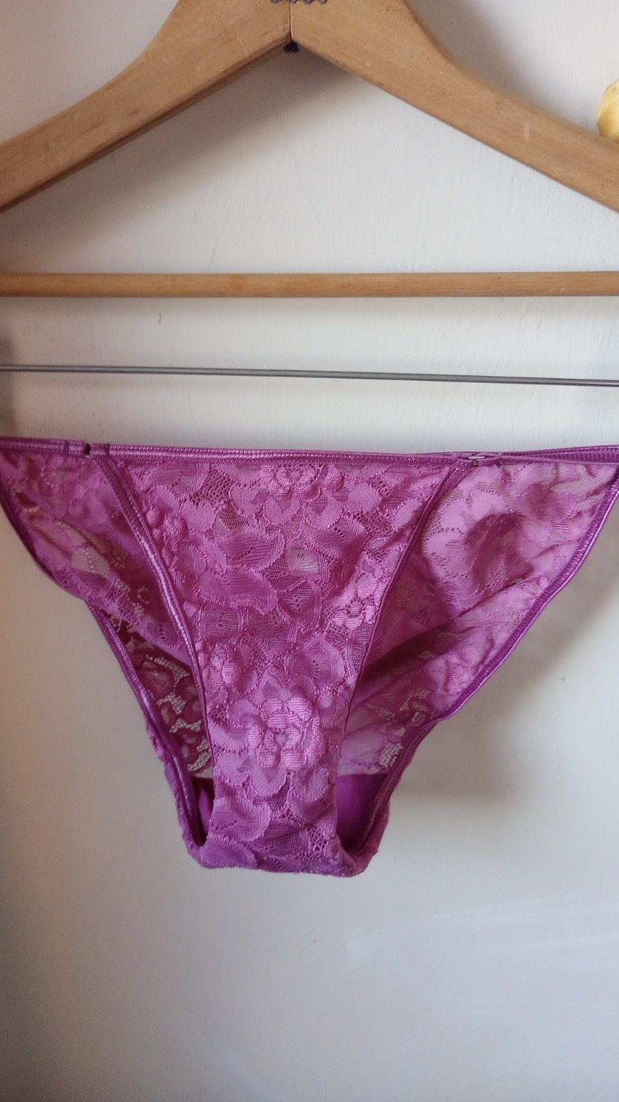 VTG Victoria’s Secret Satin Trim Lace String Bikini Panty Size M Mauve Pink