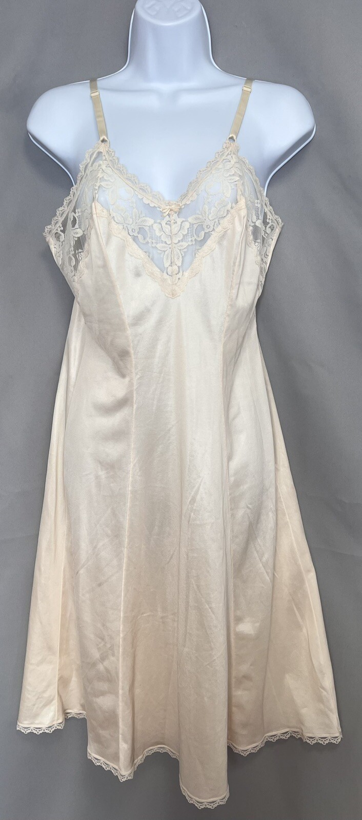 Vintage Maiden form Size 32 Full Slip Lace Trim Women’s Beige Made USA