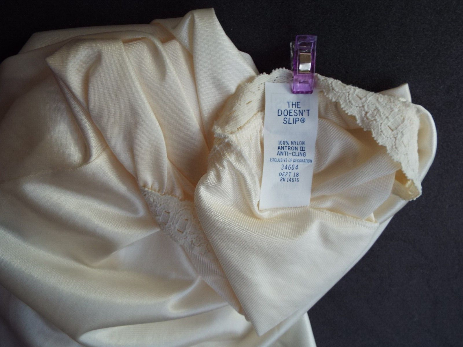 Sears White Half the doesn’t slip slip Medium 24 inch length Pre-owned