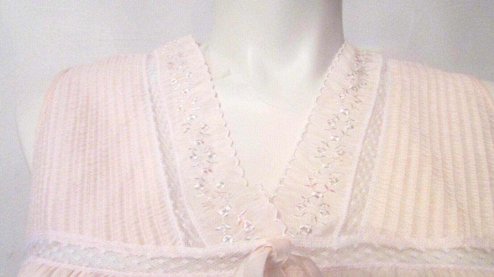 Vanity Fair Polyester/Nylon/Cotton Soft Blend Embroidered Nightgown 1X USA made
