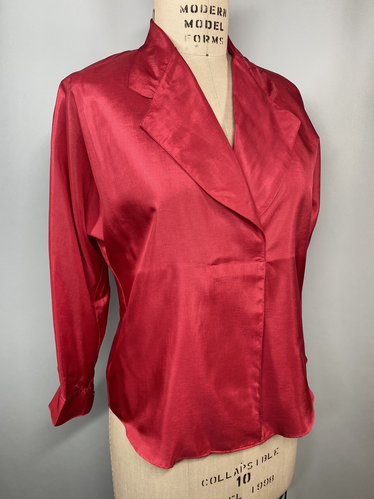 Vintage Blouse Top SIZE PETITE SMALL red collared SHAPELY 80s 90s