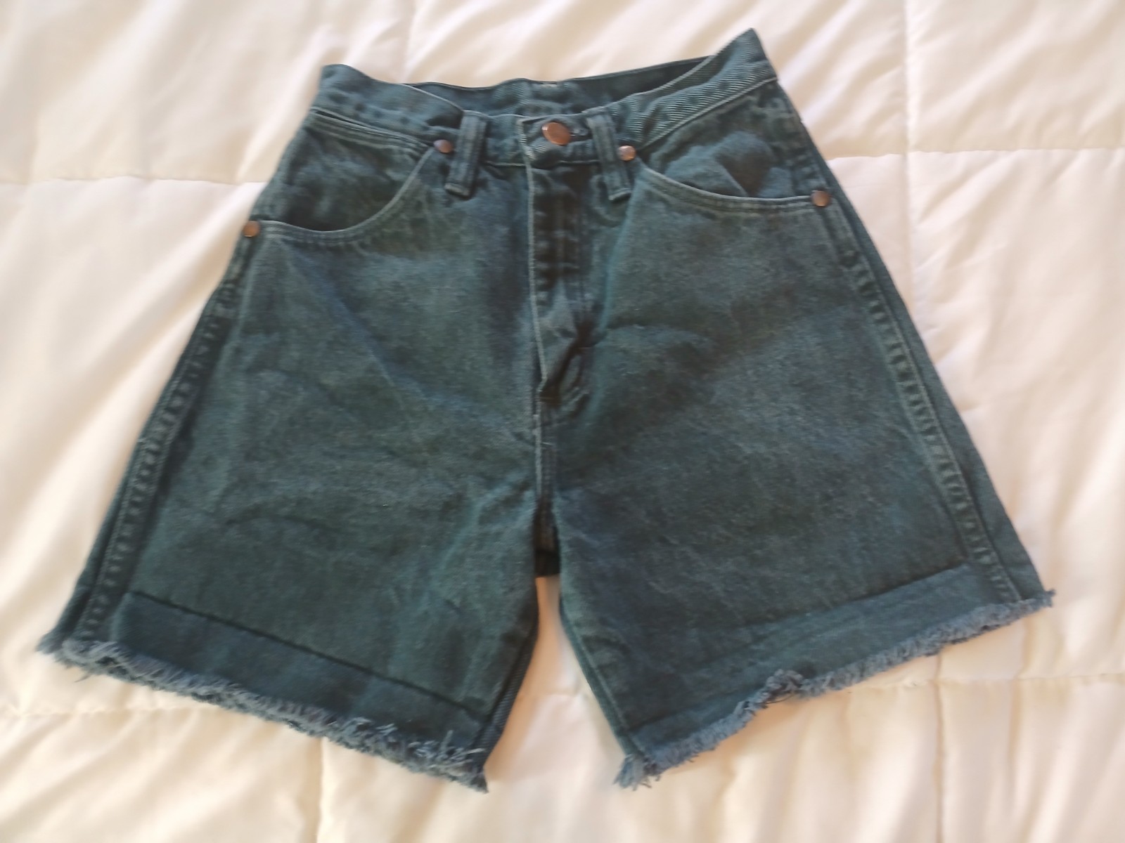 Vintage Wrangler Jean Shorts Made In USA Women’s 22″ (0-1) Cut Off Green Denim