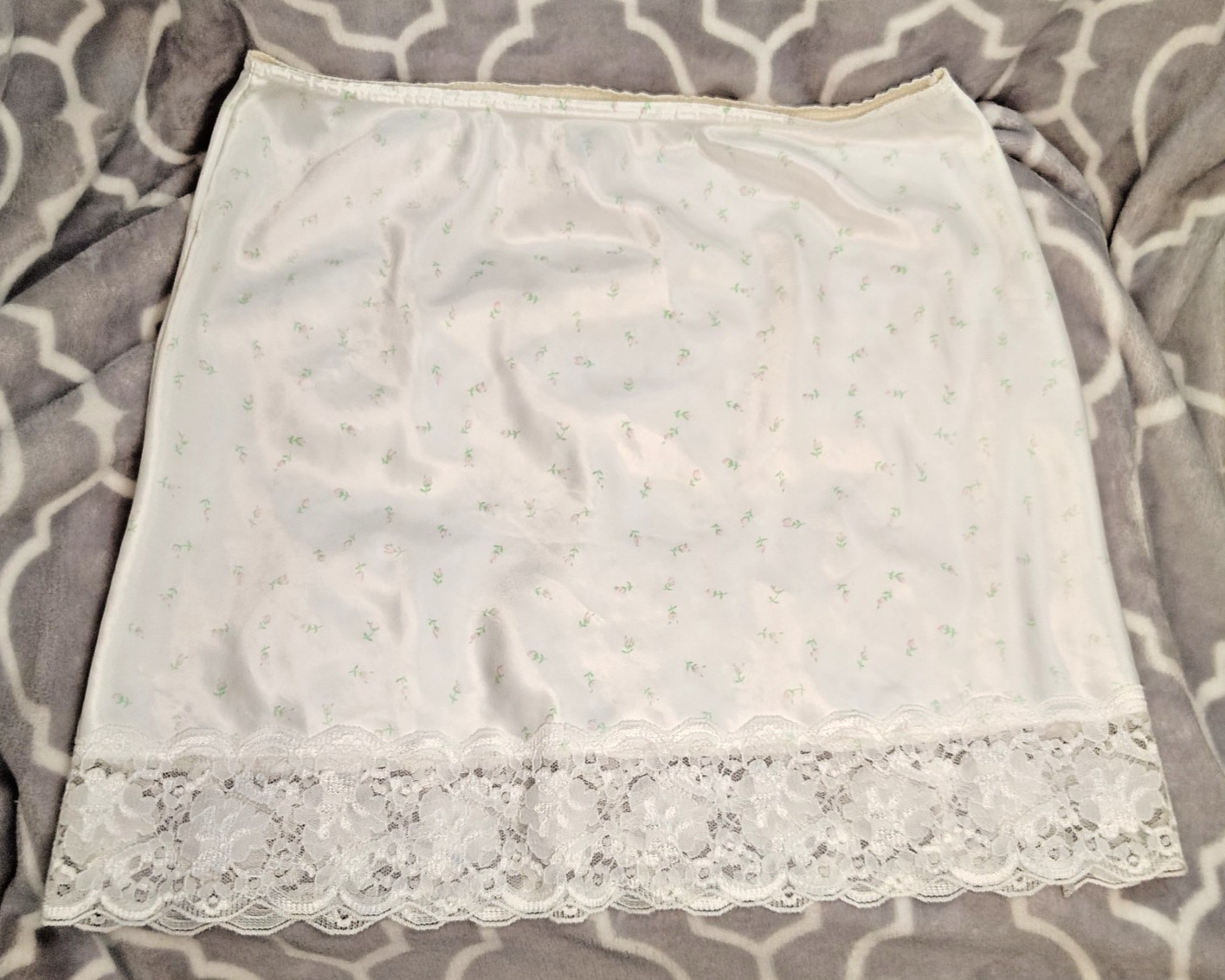 VTG Body Chic Large Half Slip with Lace Trim Made In USA Waist 30/32 Flowers