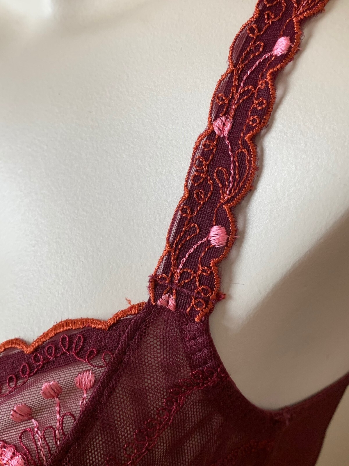 VINTAGE SIMONE PERELE ~ MERLOT EMBROIDERED FLORENCE UNDERWIRE BRA ~ SIZE 34C
