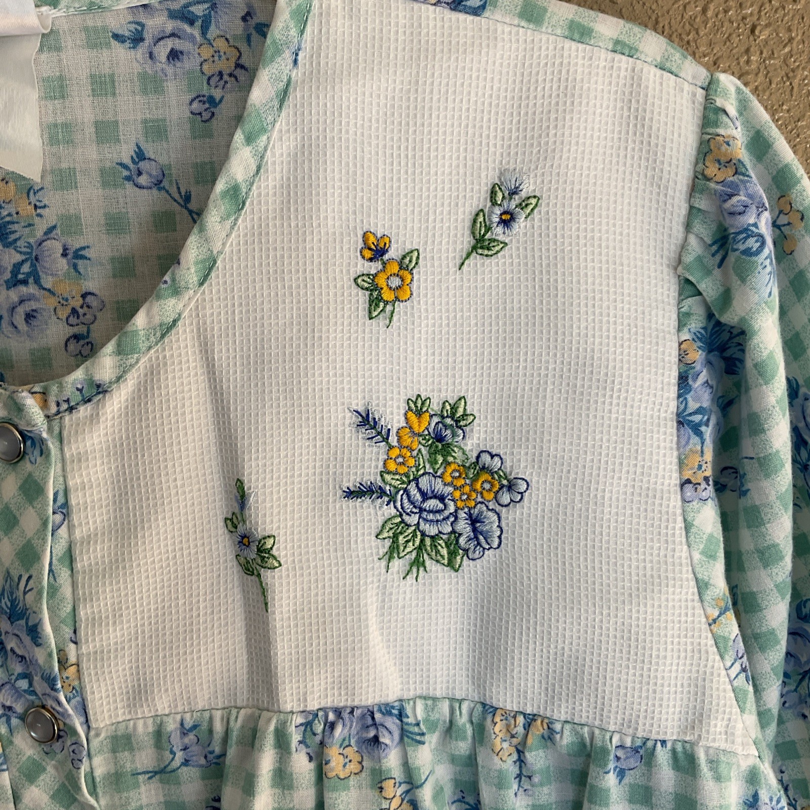 Coffee Time Women’s Vintage Nightgown Floral Pearl Snap Pockets Embroidered