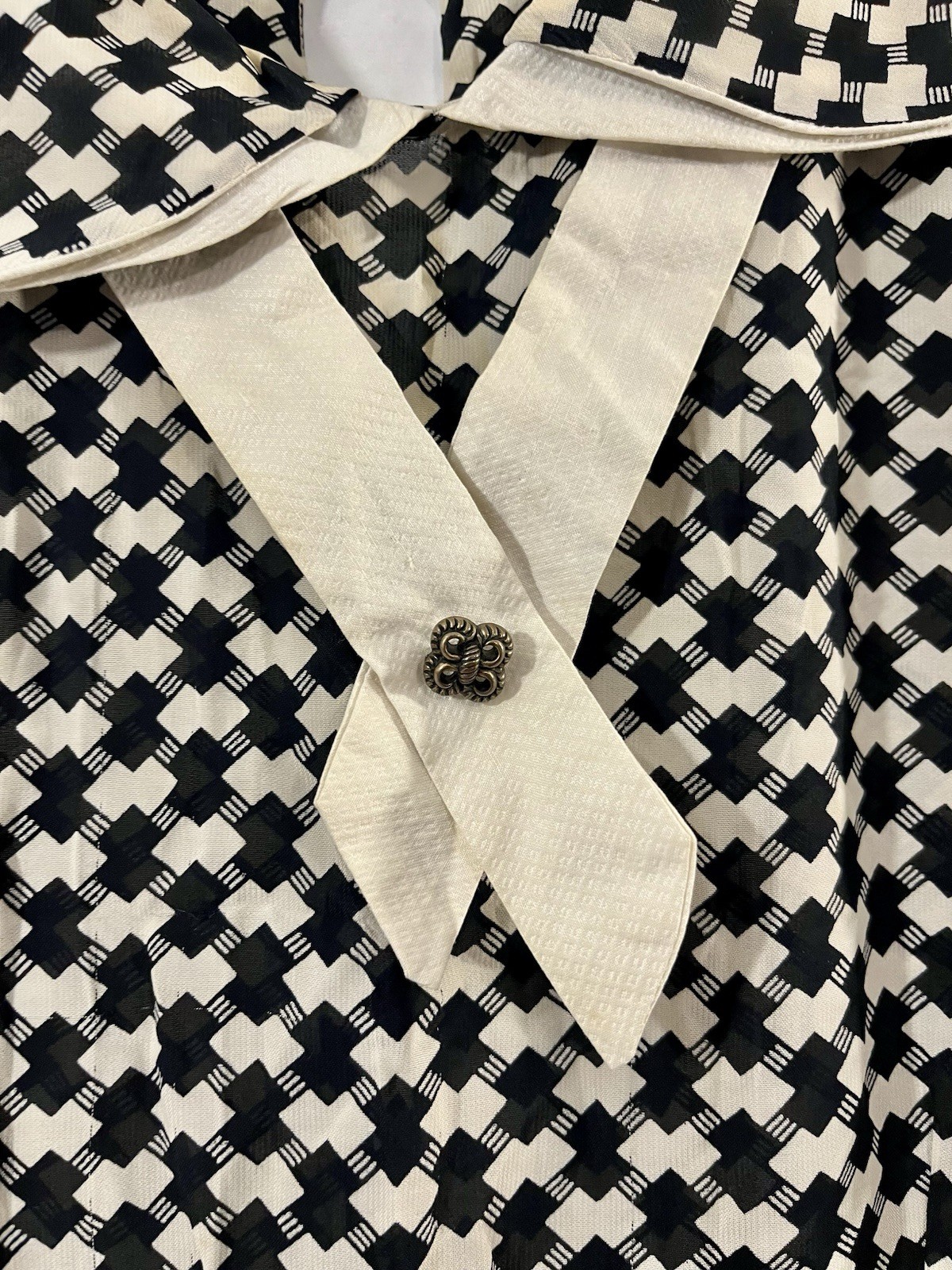 Vintage Black And White Dress With White Collar And Metal Pin