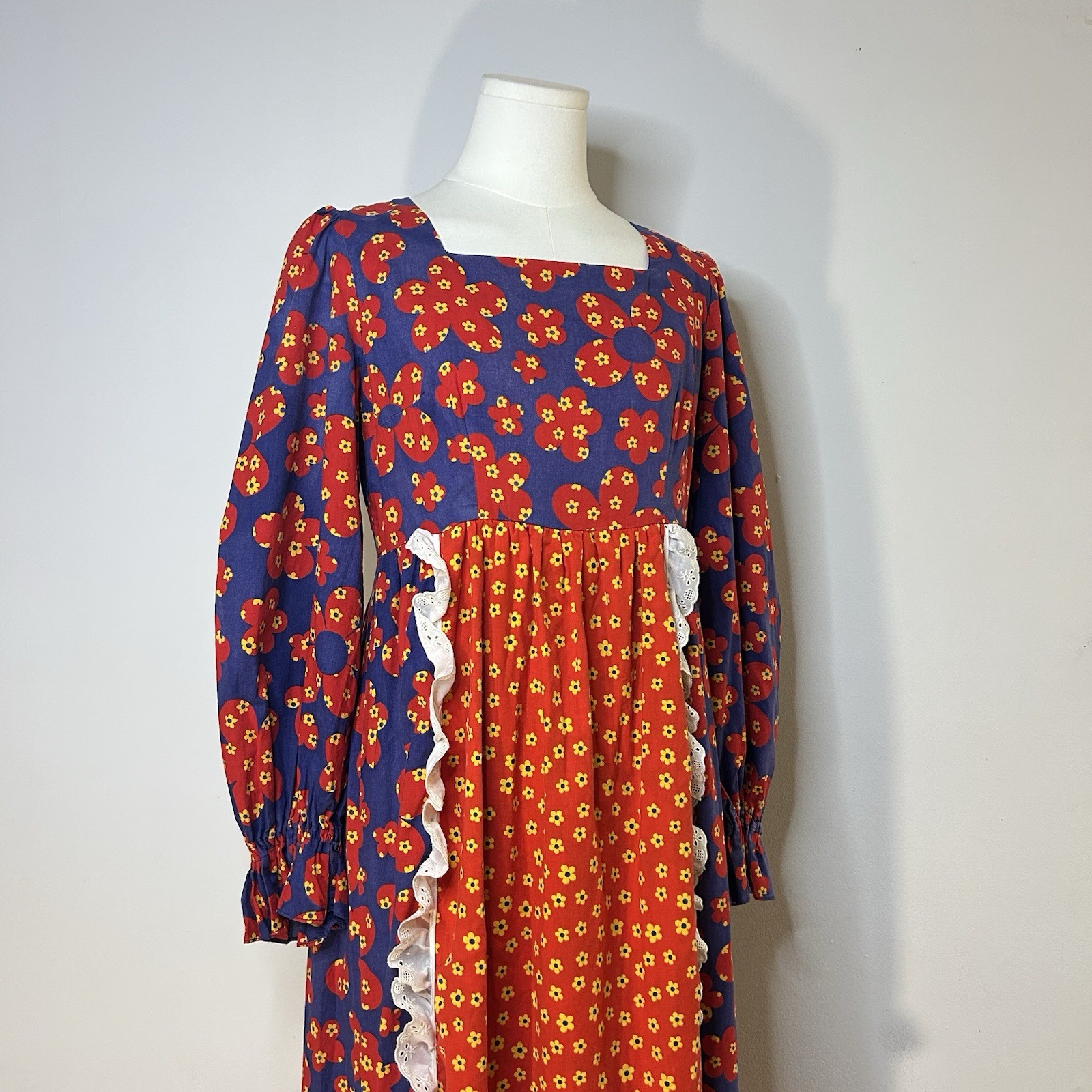 60s 70s Daisy Maxi Dress Flower Power Prairie Boho Peasant Sleeves 36 Inch Bust