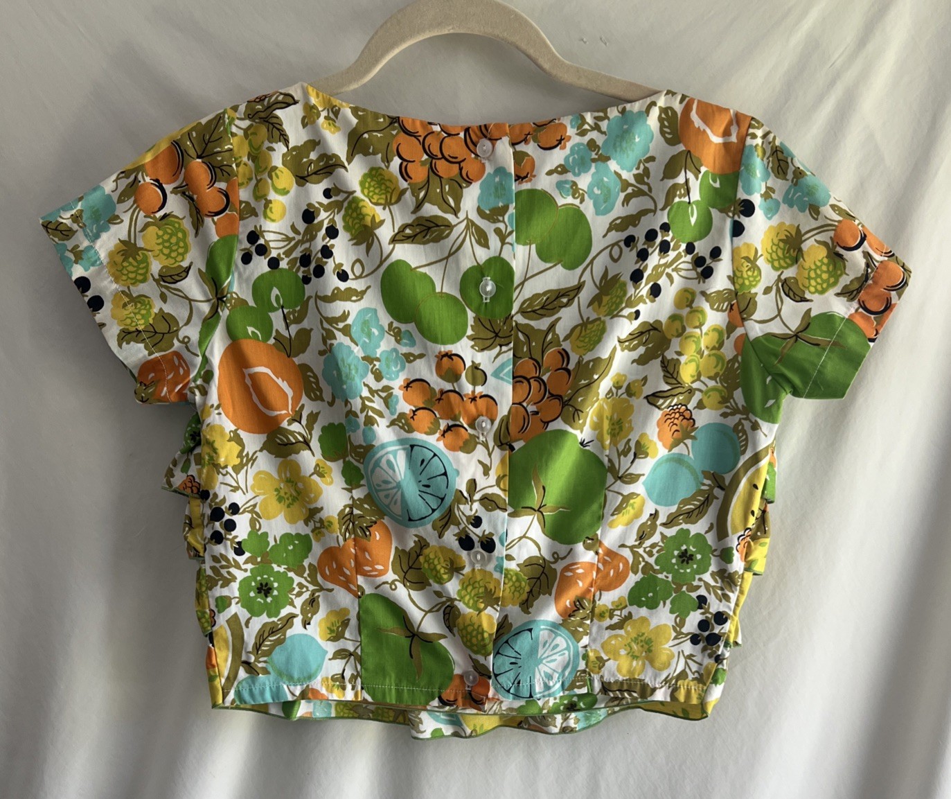 Vintage 60s Ship’n Shore Women’s Crop Shirt Back Buttons Ruffles Fruit Size S/M