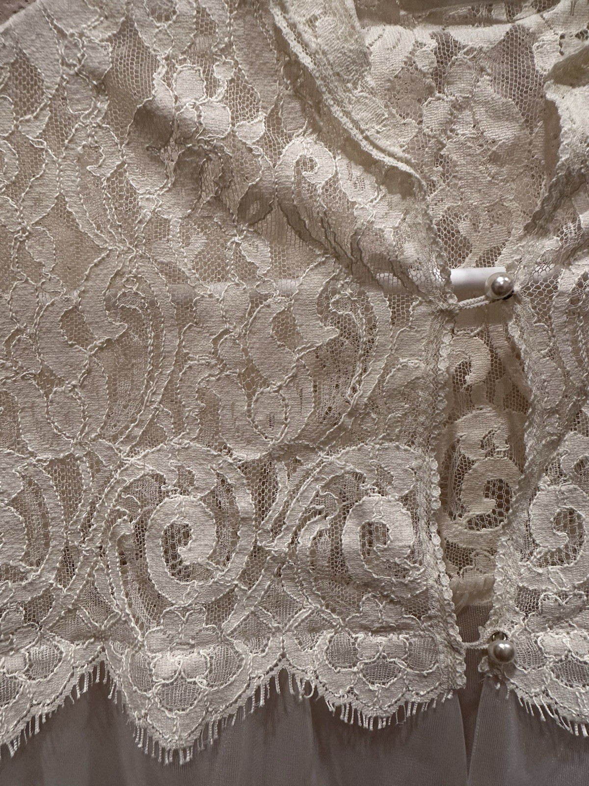 NWT Vanity Fair Ivory Lace Vintage Sheer Nightgown Robe Pearls Size Small