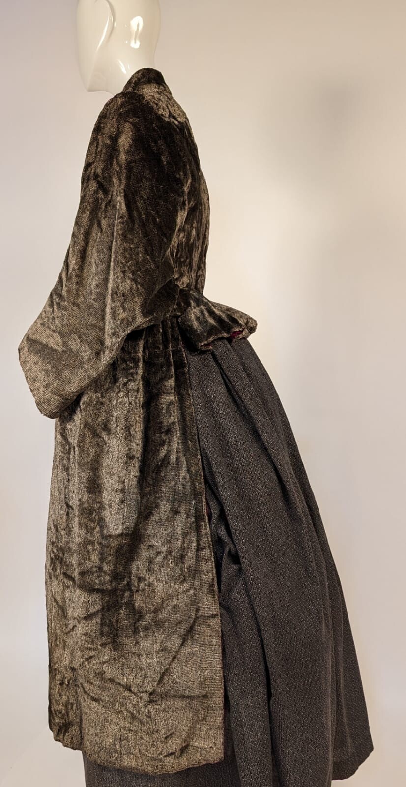 UNUSUAL PLUSH PILE TWO TONE VELVET VICTORIAN 1870’S BUSTLE BACK COAT