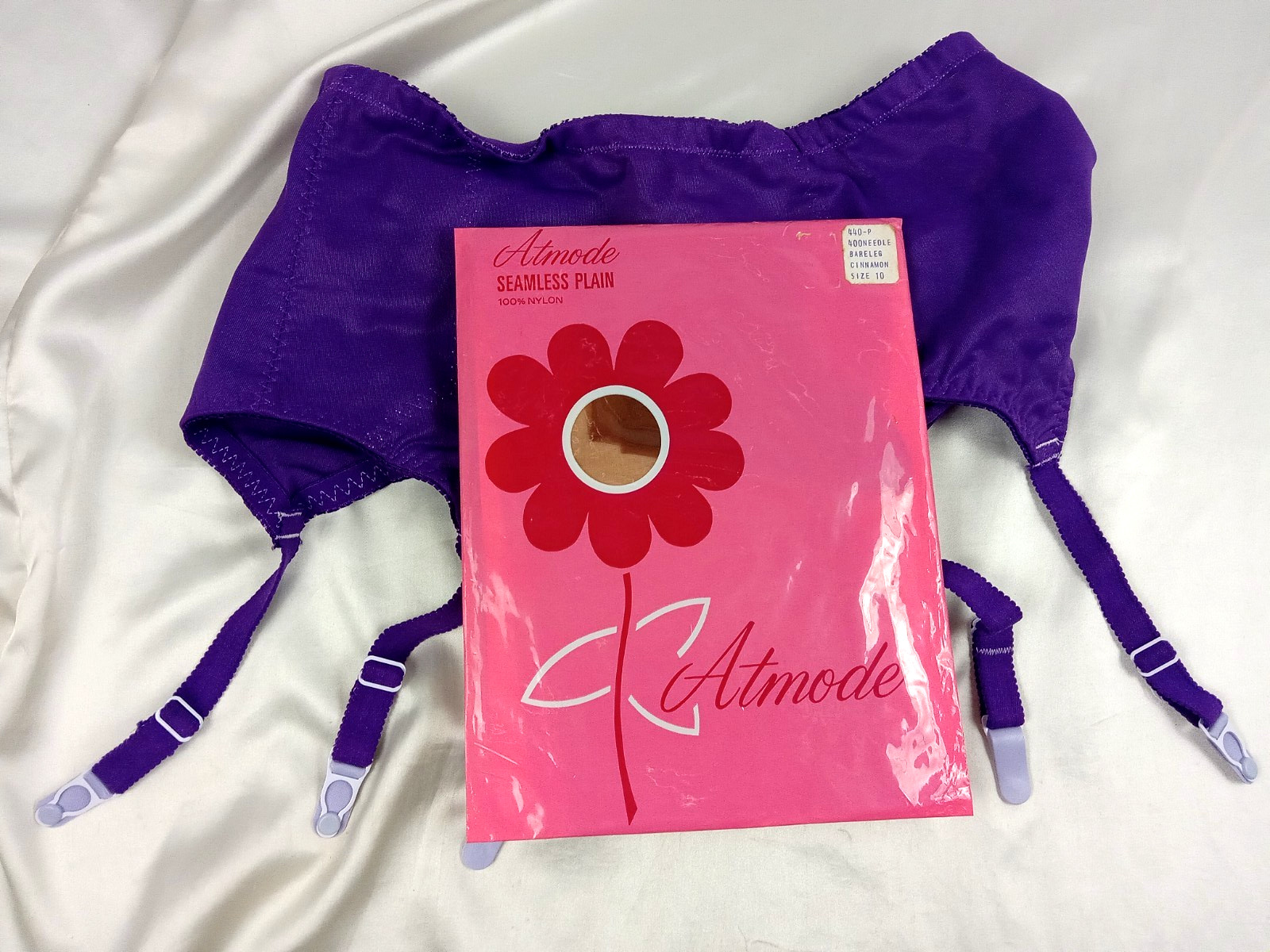 SISSY PURPLE 6 STRAP METAL GARTER BELT & SZ 10 VTG FLAT KNIT NYLON STOCKINGS