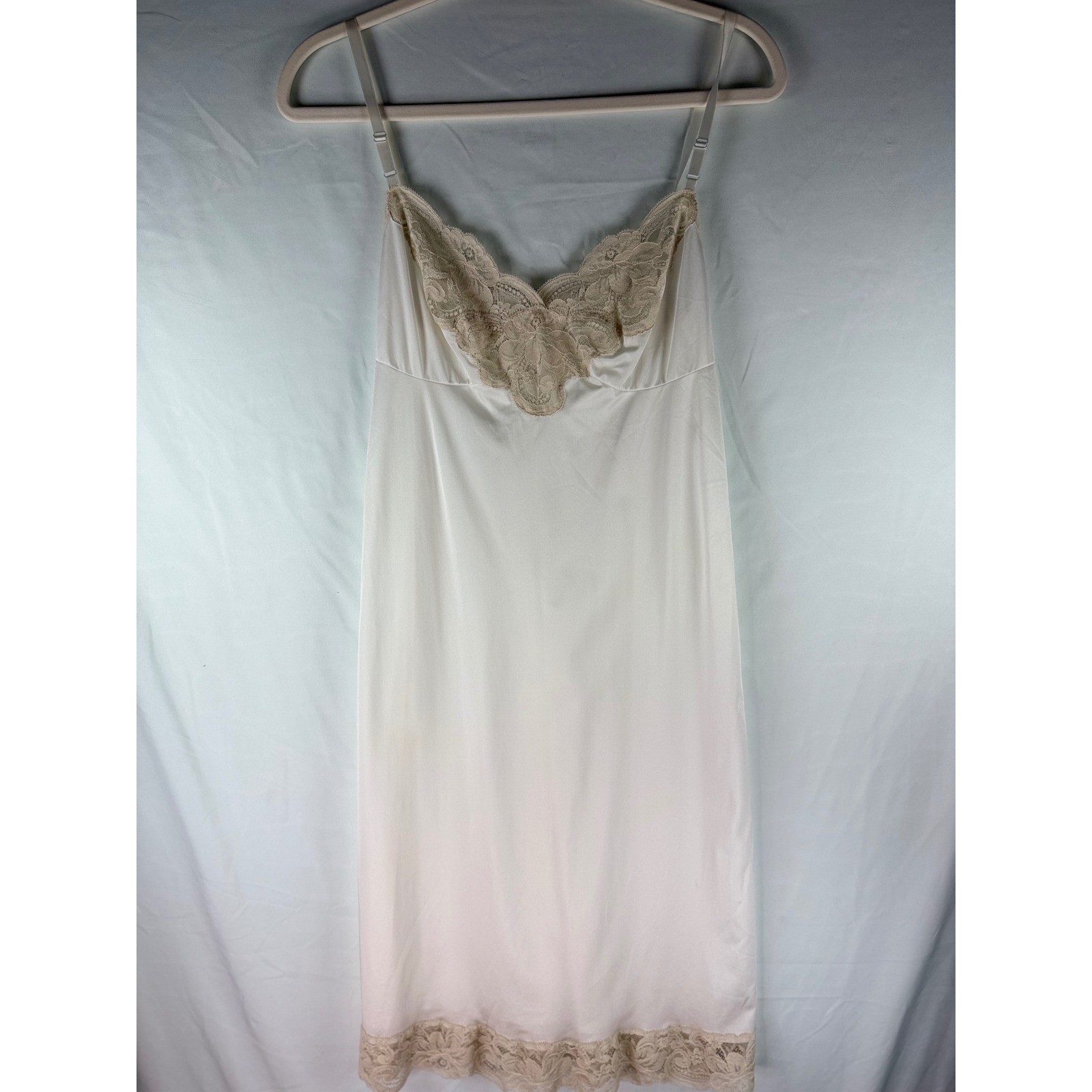 Vintage Kayser off white Lace Trim Slip Antron III Nylon Made in USA Size 34