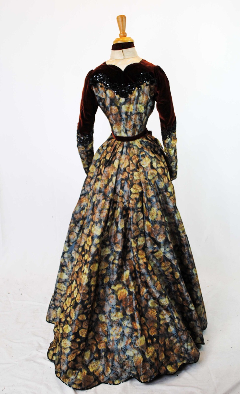 VICTORIAN 2 PIECE PATTERNED BROCADE SILK TAFFETA VISITING DRESS 1890, MUSEUM