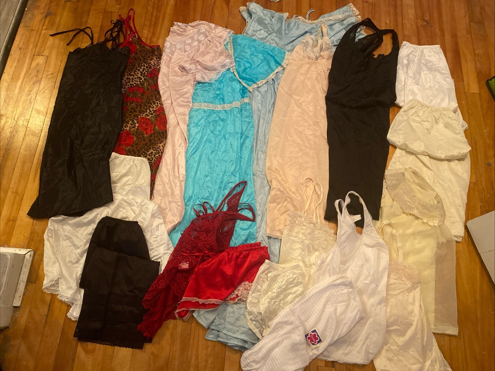 Vintage Nightie Camisoles Dusters Pétulants Lot of 18 Size S M &L