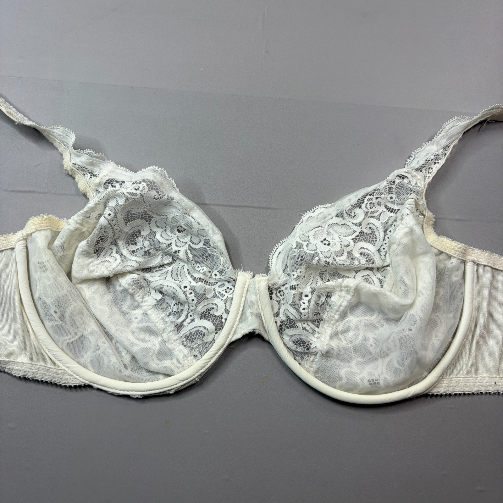 Vintage Olga Bra 36DD Ivory Lace Unlined Cup Underwire Adjustable 33580