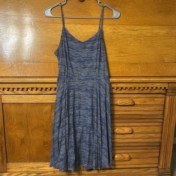 Old Navy Boho Coastal Blue White Wavy 90s Y2K Stripe Sundress Smocked Back Midi